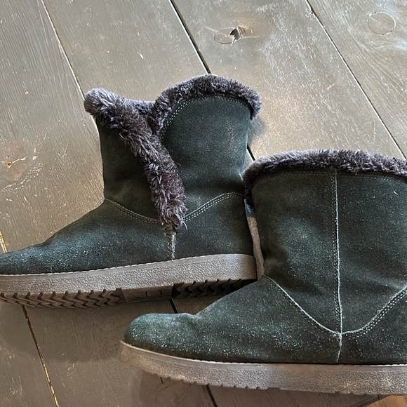 Black fuzzy boots - Picture 3 of 7